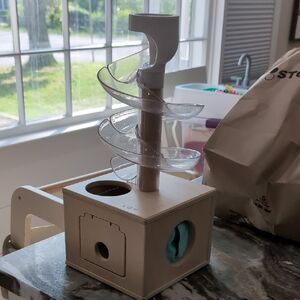 Lovery Slide & Seek Ball Run